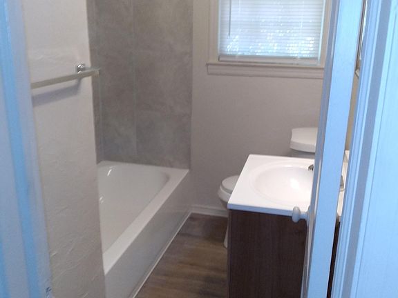 4th image of 1417 NE 10th St #1