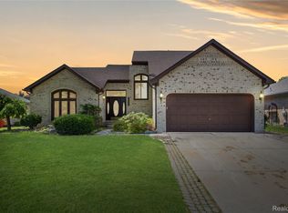 52658 Stag Ridge Dr, Macomb, MI 48042