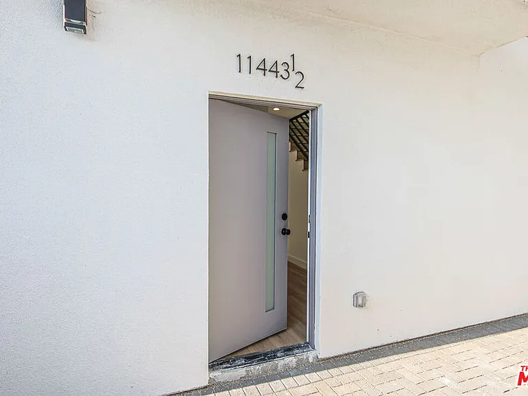 11443 1/2 Hatteras St — Photo 4