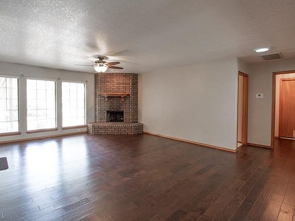 3rd image of 1332 Von Elm Pl