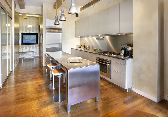 Sold by Flat Iron Real Estate | media 6