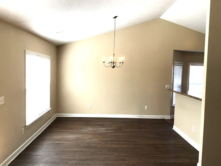 156 Cotillion Cres — Photo 7
