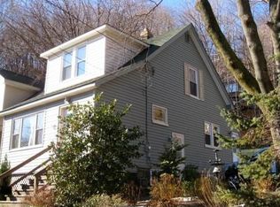 4 Rockwood Pl, Edgewater, NJ 07020