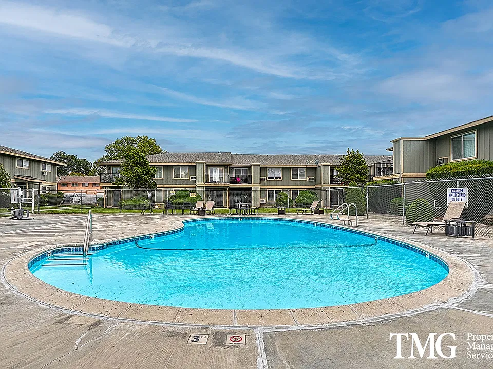 Hood Manor Apartments