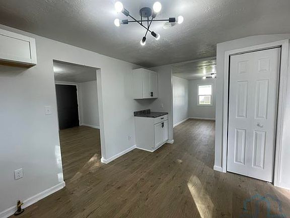 3rd image of 96 South St