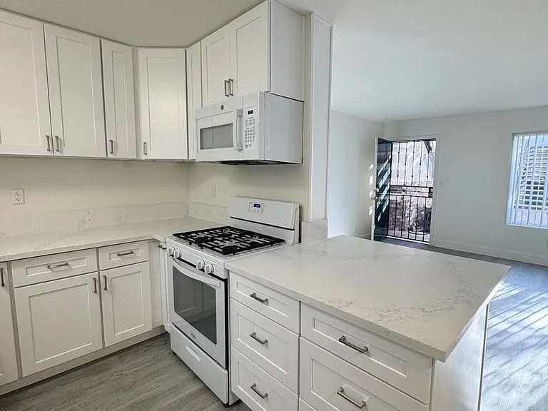 4445 Fanuel St #7 — Photo 5