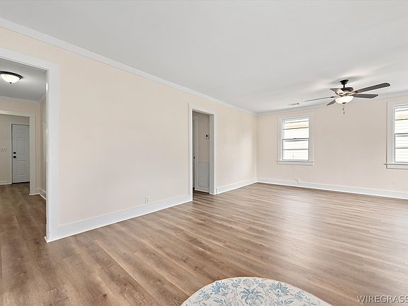 5th image of 402 Perry St