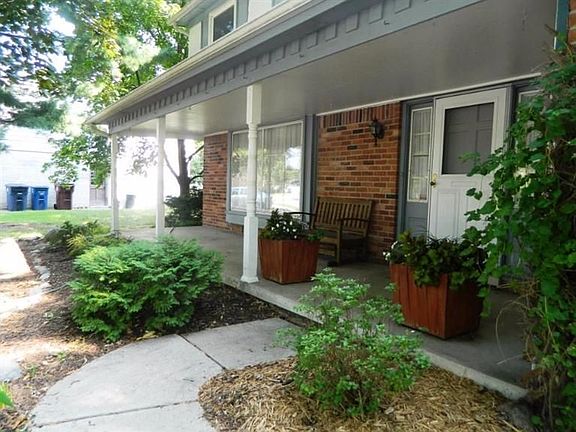2nd image of 2869 Sorrento Ave