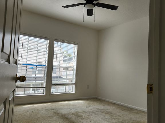4th image of 587 Water St #587