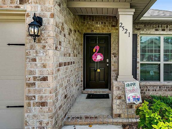 4th image of 2521 Redford Dr