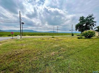 2421 Hackberry St, Guntersville, AL 35976