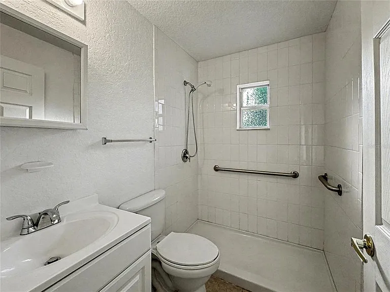 612 Kensington St — Photo 10