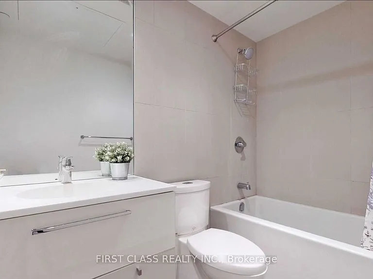 15 Grenville St #4202 — Photo 5