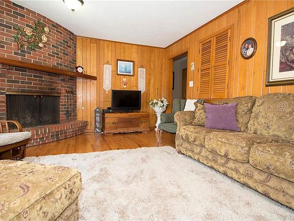 5th image of 10506 Cherry St