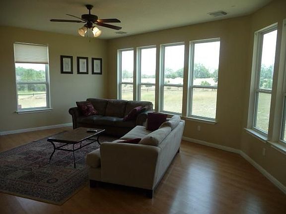 3rd image of 119 Stable Oaks Dr
