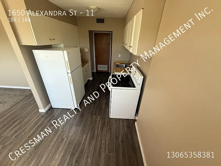 1650 Alexandra St #11 — Photo 7