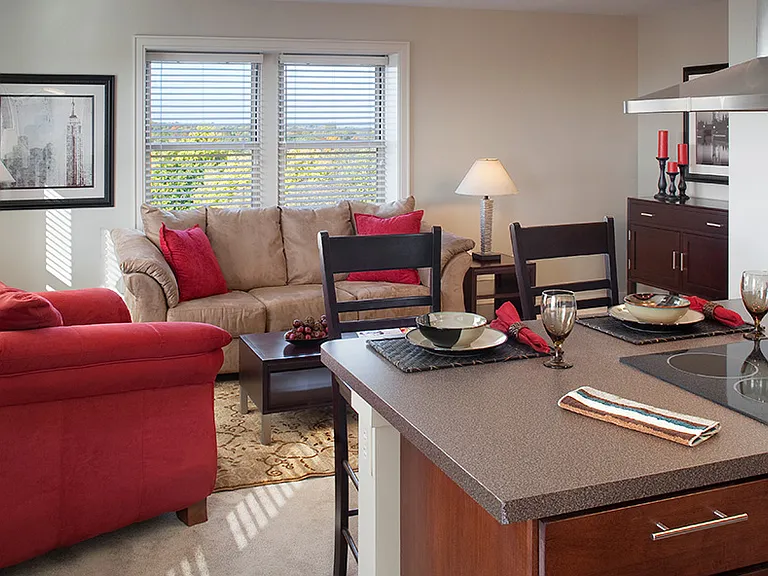 Valentine Apartments — Photo 6