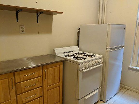 3rd image of 2111 Beekman Pl APT 2A