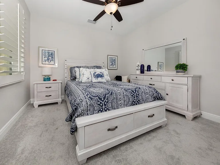 906 E Venice Ave — Photo 14