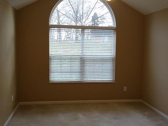 2nd image of 506 Crossings Cir