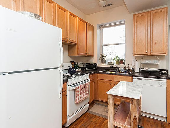 2nd image of 2123 W Schiller St APT 2R