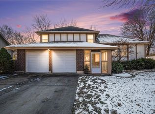 1121 NE Oak Tree Dr, Lees Summit, MO 64086