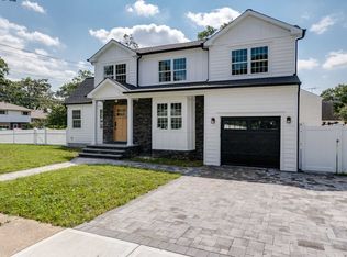 98 Abbey St, Massapequa Park, NY 11762