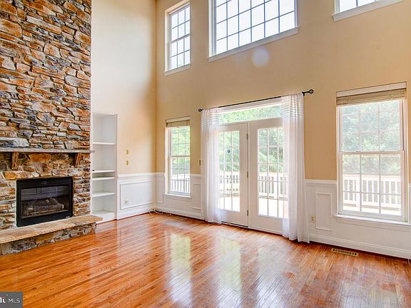 3rd image of 5861 Governors Hill Dr