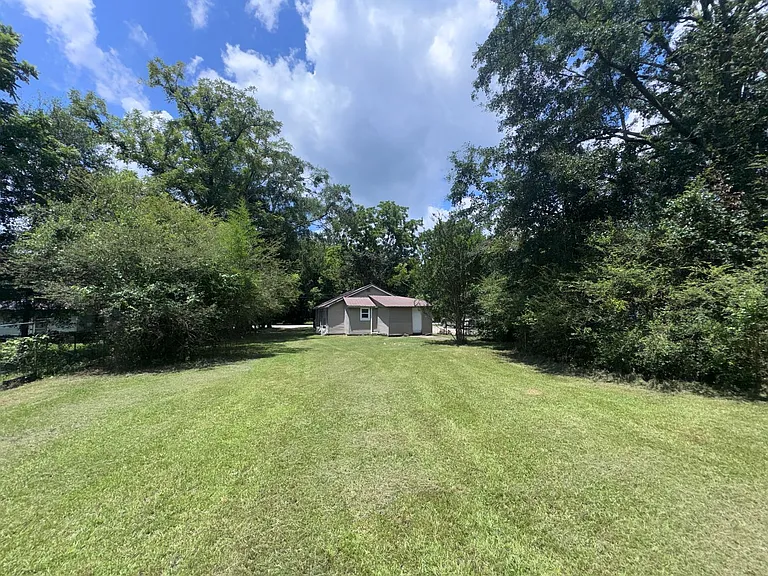 407 Elm Ave NW — Photo 3
