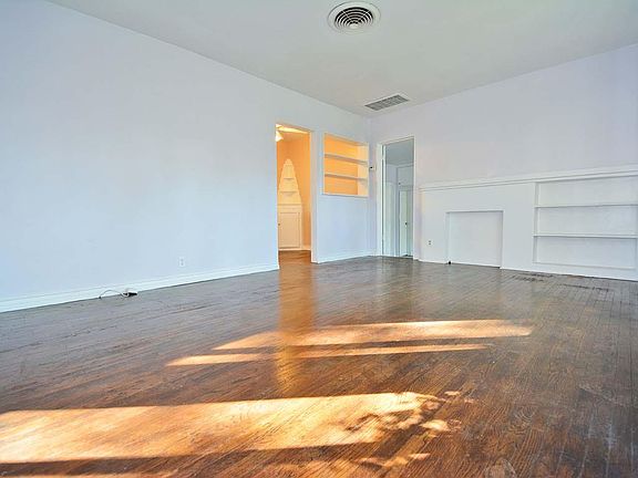 4th image of 1038 E Santa Anita Ave