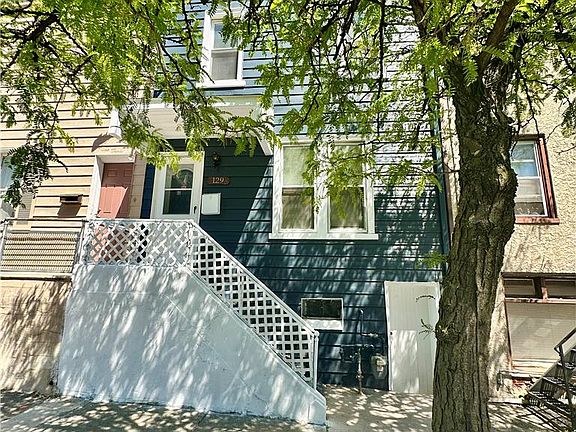 5th image of 129 W Allen St