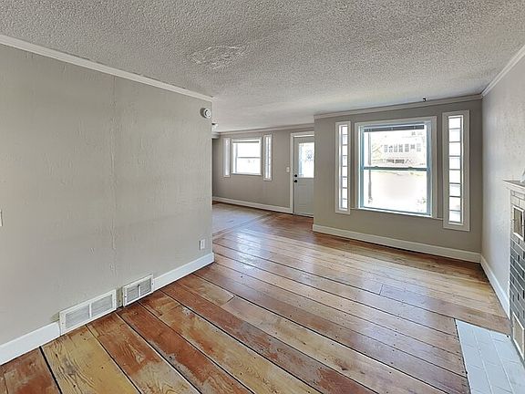 3rd image of 140 Park St E