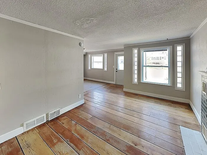 140 Park St E — Photo 3