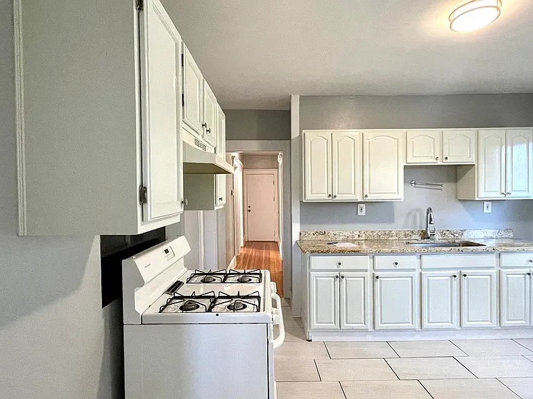 29 W Tremlett St #1 — Photo 13