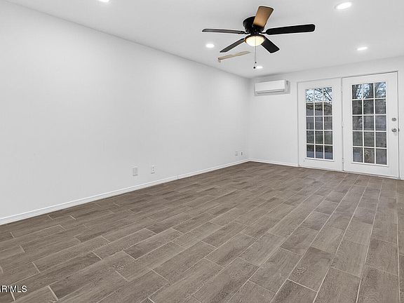 3rd image of 990 Gloria St
