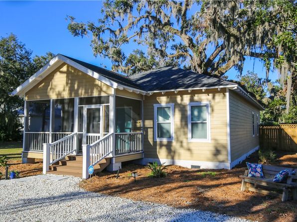 214 Clarke St, Darien, GA 31305
