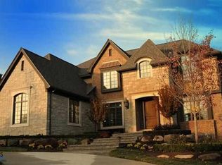 4221 Ravenwood Ct, Troy, MI 48098