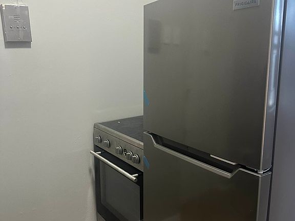 3rd image of 228 E 116th St APT 16