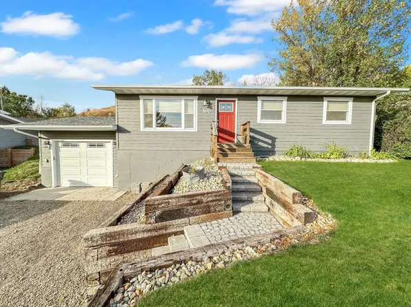 105 Wallace St N, Burlington, ND 58722