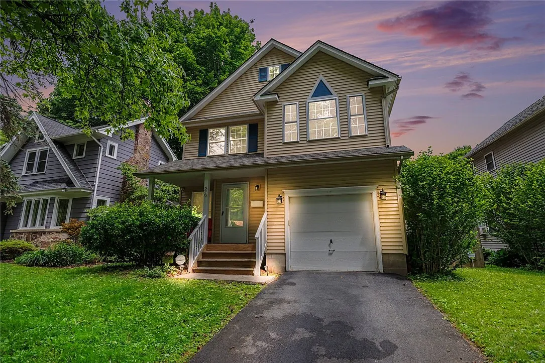 5 bed, 1.5 bath, 1717 sqft, $2,950 — Photo 2