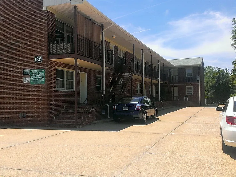 Bay Oaks Park Apartments — Photo 4