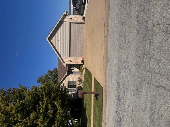307 E Butler Ave, Grant Park, IL 60940