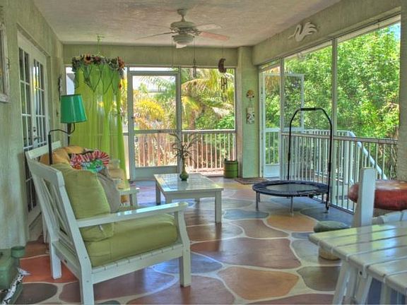 4th image of 316 S Coconut Palm Blvd