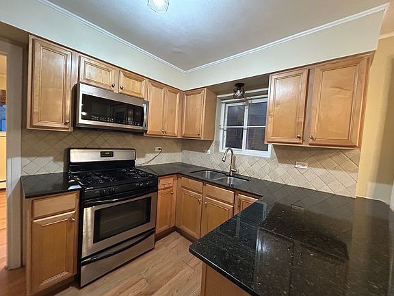 4th image of 9428 Lawrence Ct #1F