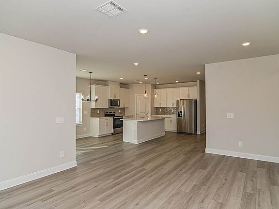 3rd image of 1312 Bluffton Cir