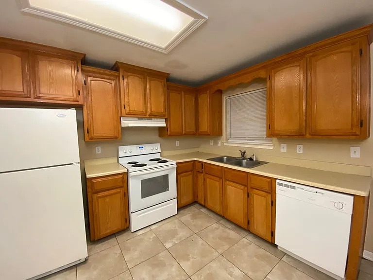 1903 W Bronze St #1 — Photo 9