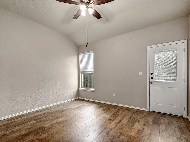 573 Creekside Cir #573 — Photo 18