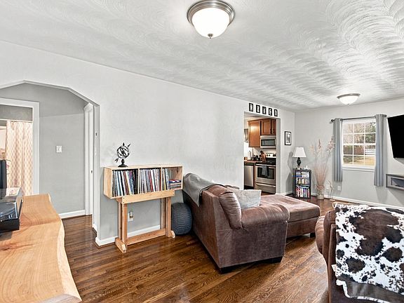 4th image of 4627 Fairmont Ave