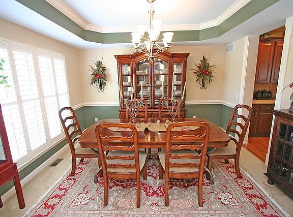 5th image of 731 Oriental Lily Dr
