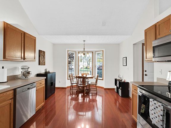 5th image of 263 Iris Trail Dr